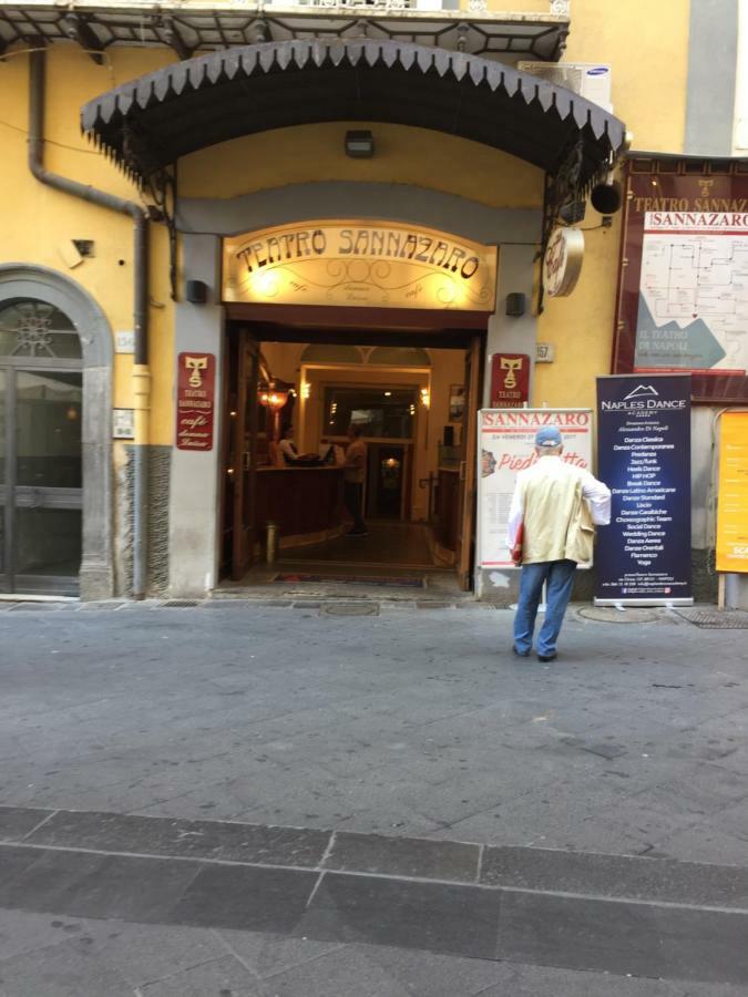 Appartamentino 116 Via Chiaia Neapel Exteriör bild