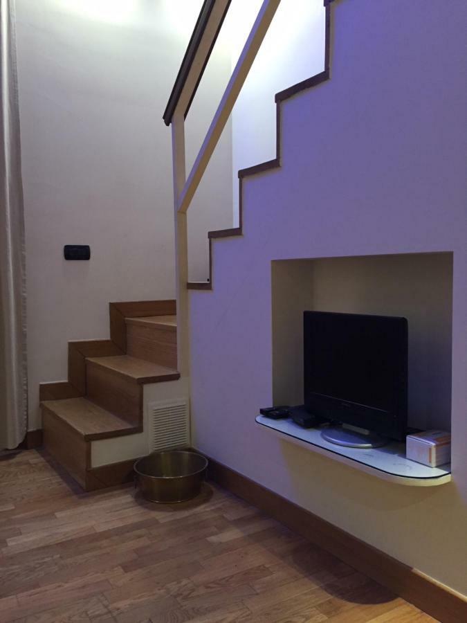Appartamentino 116 Via Chiaia Neapel Exteriör bild